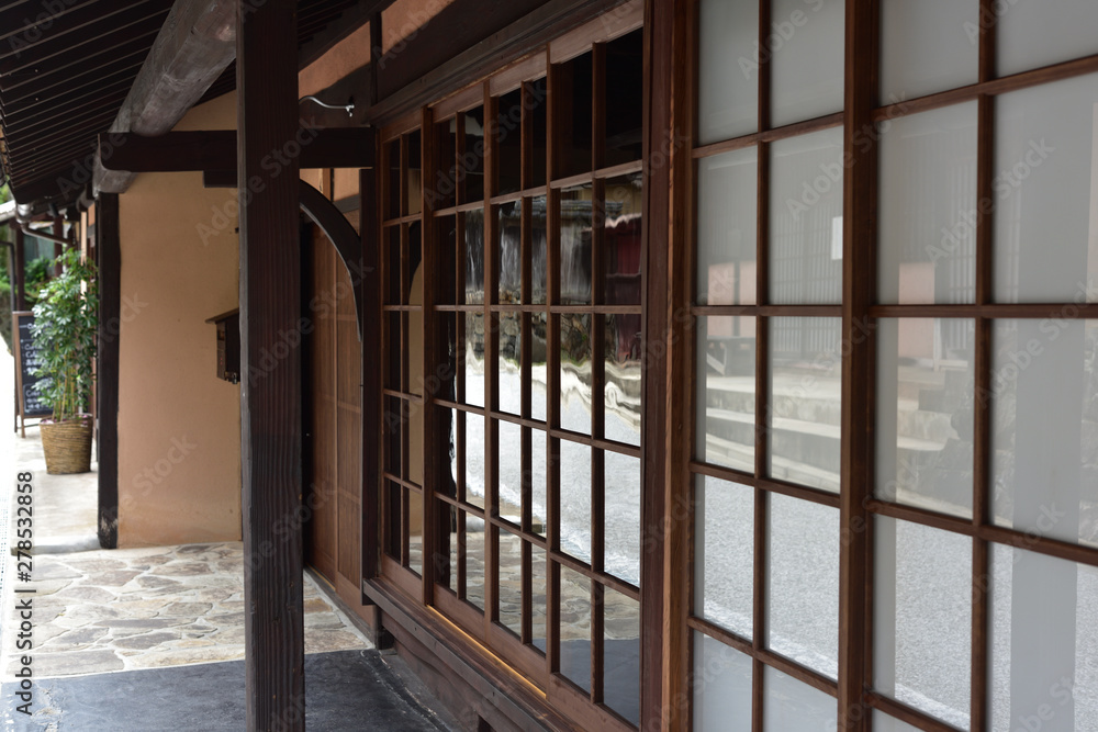 日本の山奥で見つけた古くて美しい建物 日本の山奥で見つけた古くて美しい建物