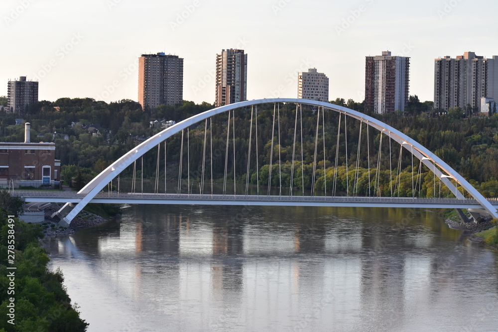 Obraz premium Walterdale Bridge Morning Reflections