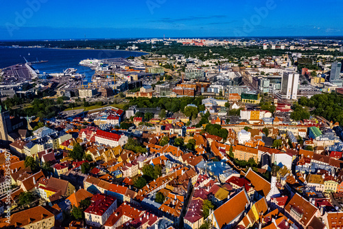 Fototapeta Naklejka Na Ścianę i Meble -  Tallinn in Estland aus der Luft