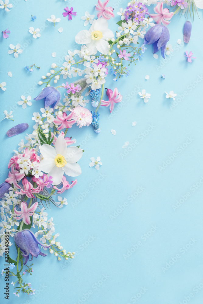 Fototapeta wiosenne kwiaty na tle papieru