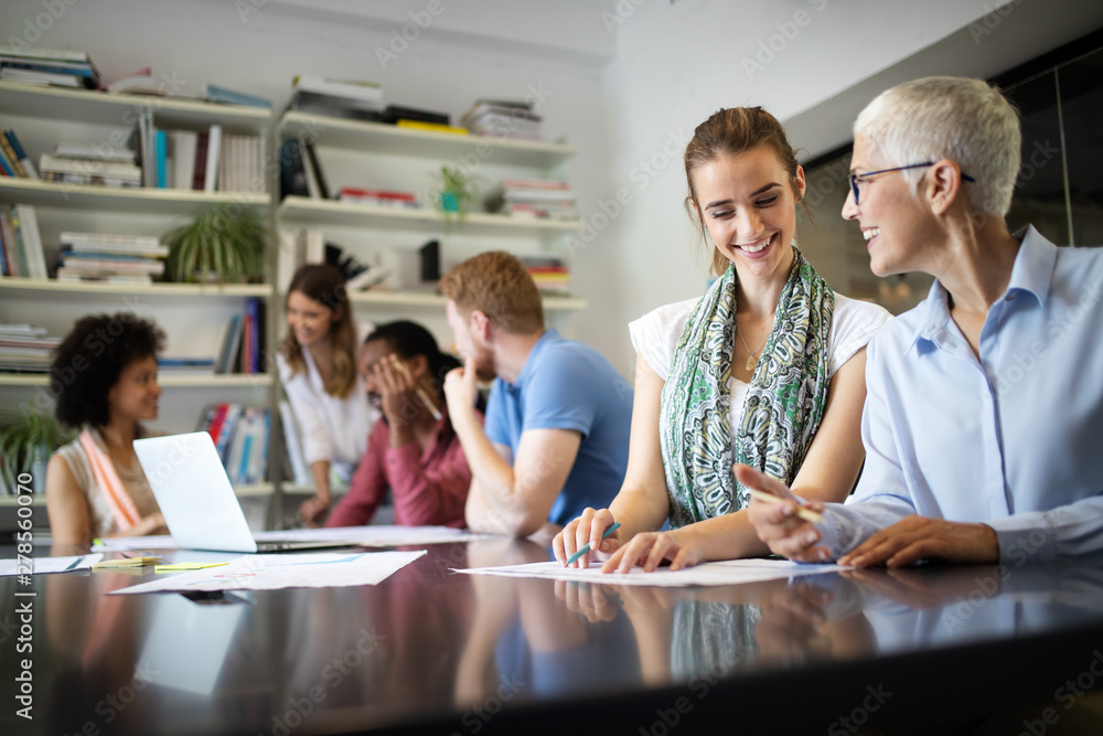 Obraz premium Successful group of business people at work in office