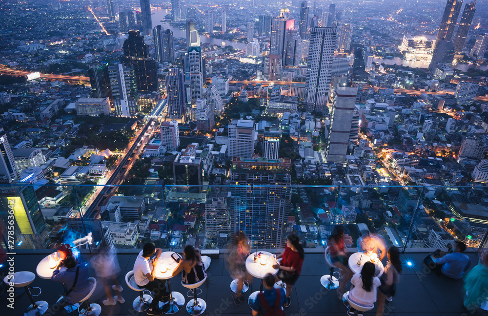 Fototapeta premium Bangkok powietrzny bar na dachu na dachu