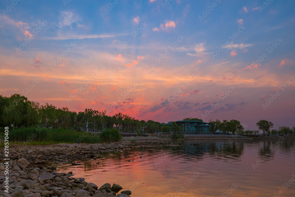Obraz premium The sunrise of Wenchang Lake