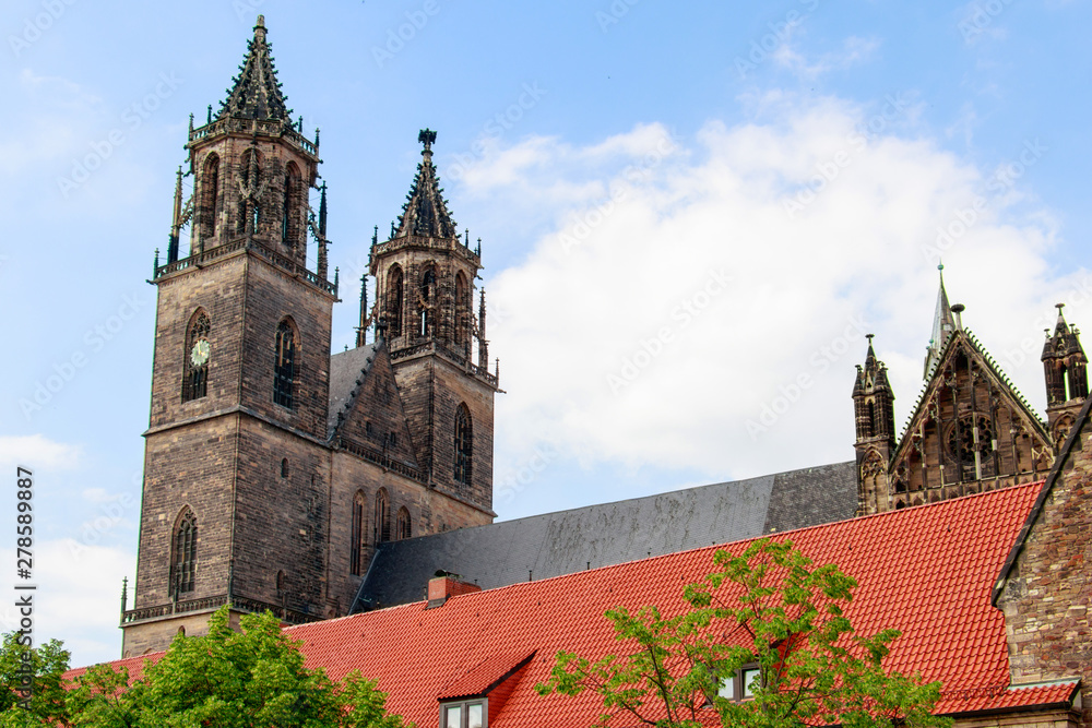 Fototapeta premium facade of Magdeburg Cathedral
