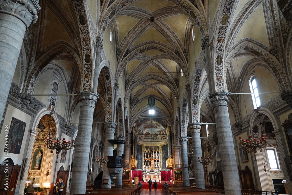 Innenansicht des Duomo Santa Maria Annunziata in Saló, Gardasee