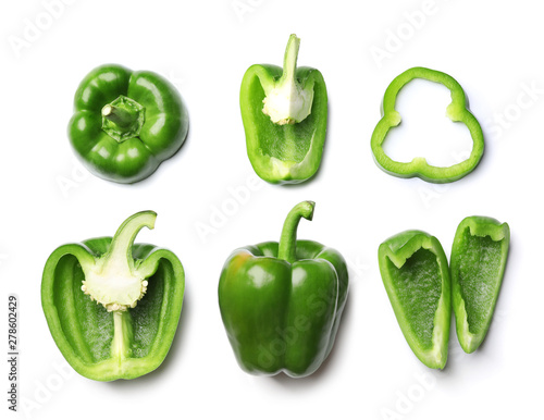 Foto Whole and cut green bell peppers on white background, top view