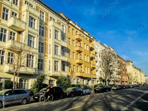 stra  e am friedrichshain in berlin prenzlauer berg  deutschland