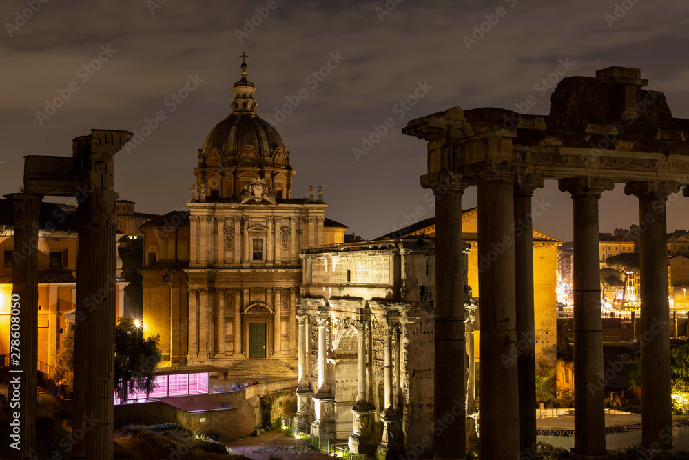 Obraz premium Roman forum at night, removed from the Capitol hill. Rome, Italy.