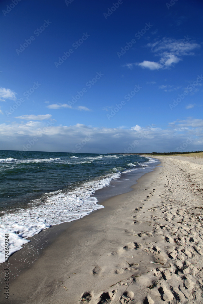 Einsamer Strand an der Ostsee in Deutschland