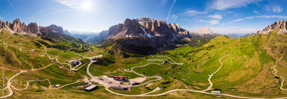 Φωτογραφία Aerial top view from drone to wonderful alpine landscape and meadows at Pass Gardena with majestic Sella mountain group in Dolomiti