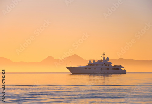 Silhouette of a luxurious yacht on the sea of cortez at sunset © Don