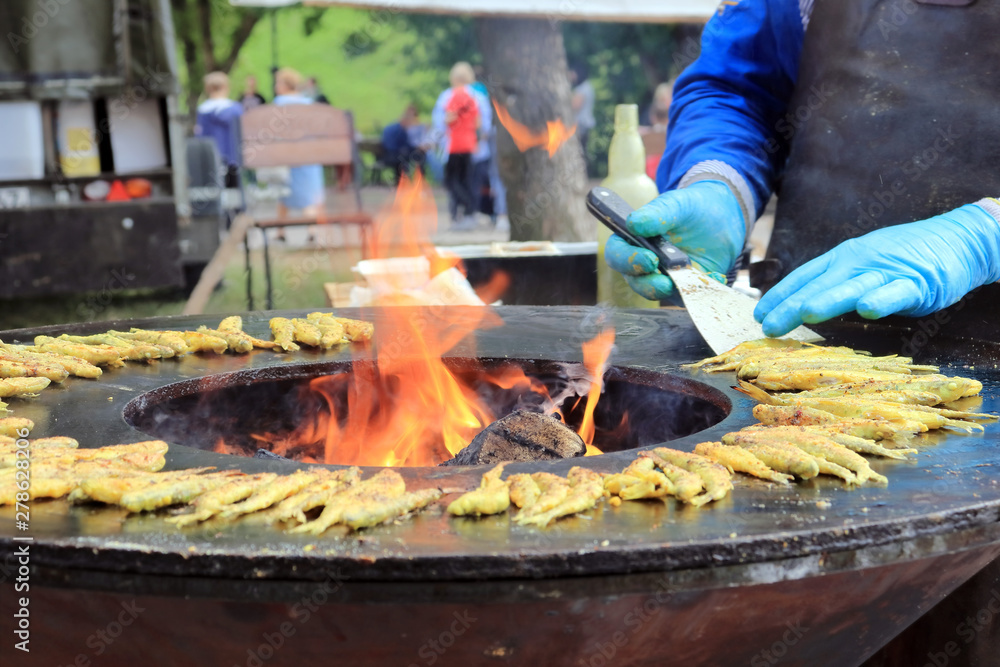 Fototapeta premium cooking on fire on a city street