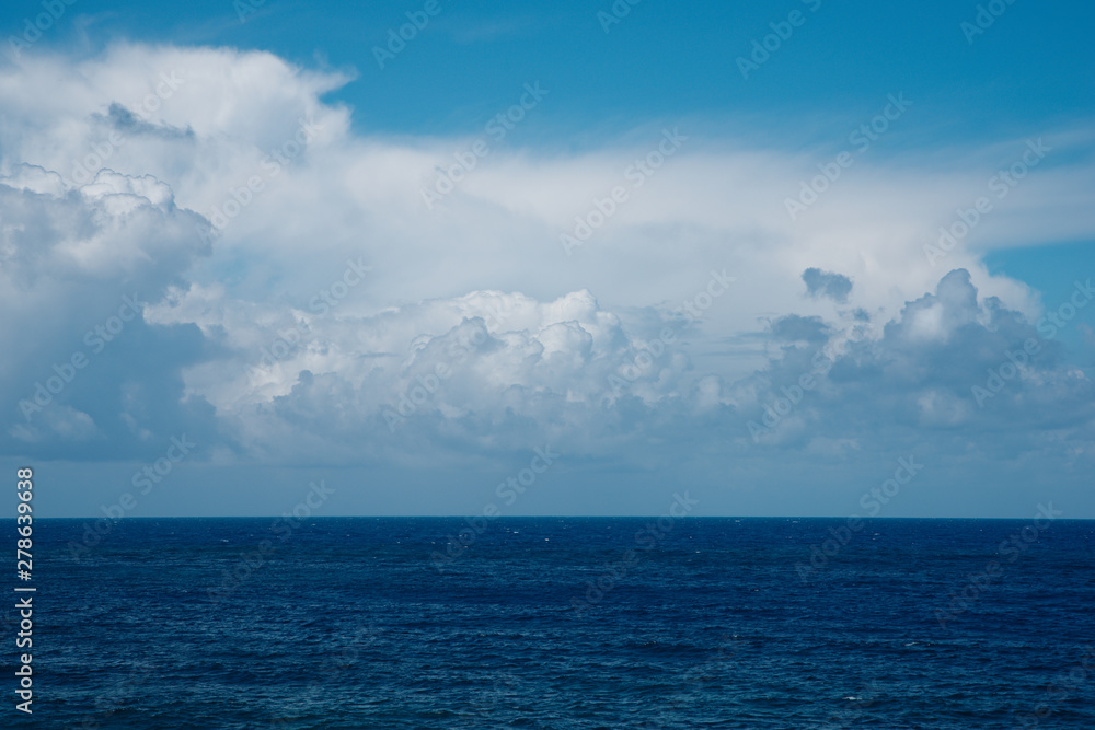Obraz premium Rain clouds over the calm sea