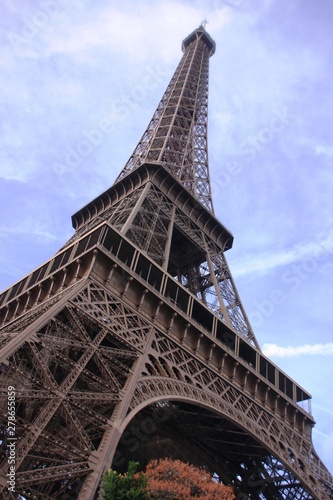 d'en bas de la Tour Eiffel