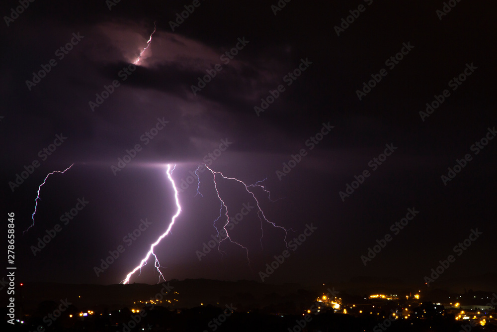 Naklejka premium Lightning Bolt