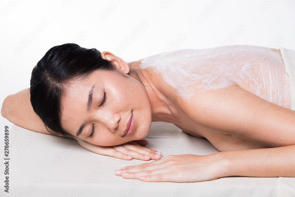 Professional Therapist scrub with light gentle red beat herbal Beauty Treatment on Asian woman skin back in the Health Spa, for smooth clean refresh new skin by scrubbing old one out, isolated white Professional Therapist scrub with light gentle red beat herbal Beauty Treatment on Asian woman skin back in the Health Spa, for smooth clean refresh new skin by scrubbing old one out, isolated white