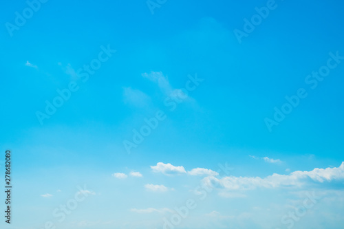Fototapeta Naklejka Na Ścianę i Meble -  【写真素材】 青空　空　雲　夏の空　背景　背景素材　7月　コピースペース