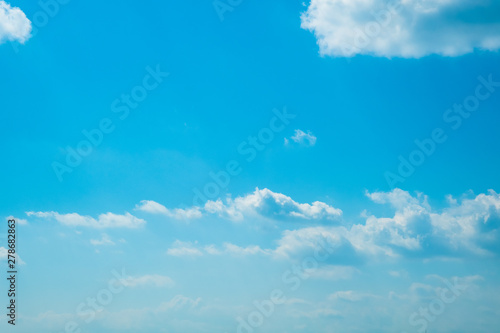 Fototapeta Naklejka Na Ścianę i Meble -  【写真素材】 青空　空　雲　夏の空　背景　背景素材　7月　コピースペース