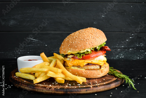 Burger with veal, cheese an...