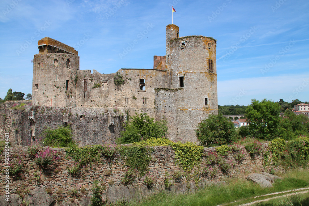 medieval ruined castle in clisson (france)