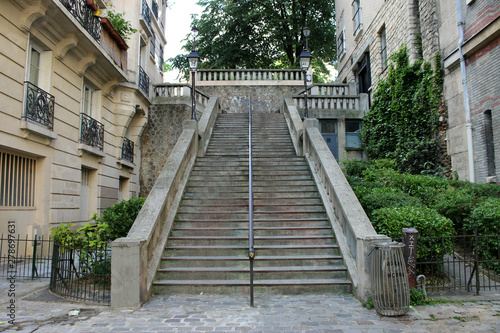 Paris - Montmartre - Rue Girardon © Studio Laure