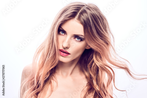 Beautiful fashion woman wit...