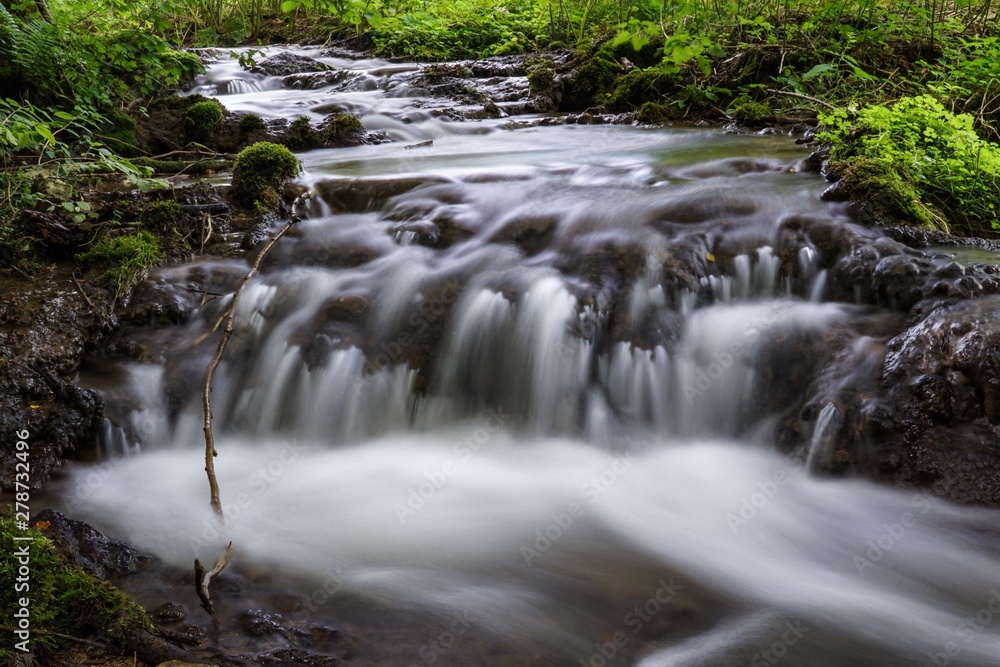 Obraz premium Todsfeldtal – Wasserfall, Fluss