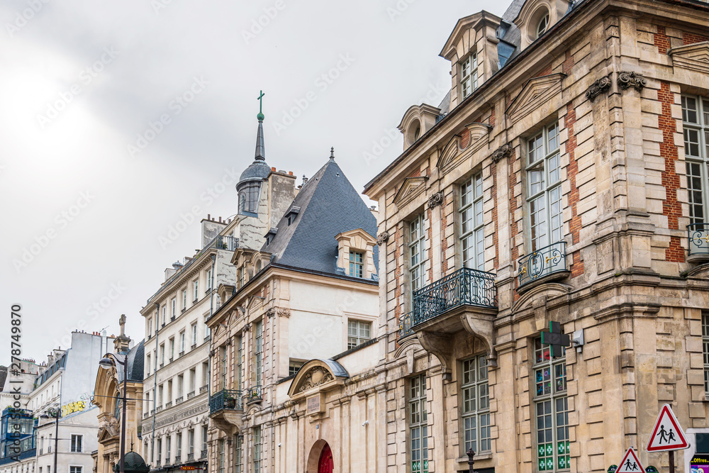 Fototapeta premium PARIS, FRANCE - APRIL 7, 2019: Antique building view in Paris city, France.