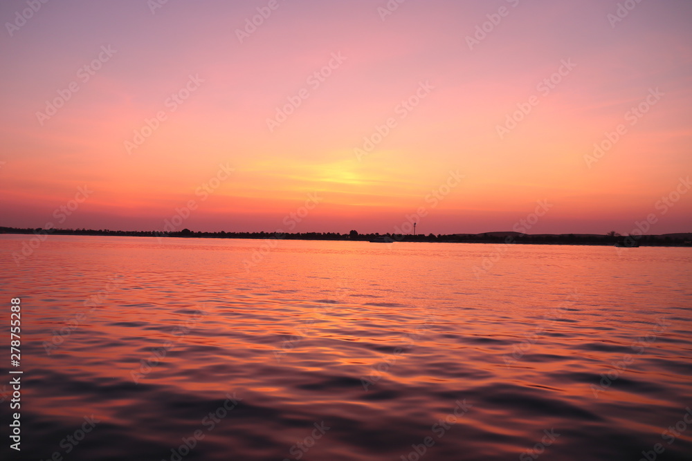 Naklejka premium SUNSET VIEW FROM SEA SHORE - BEACH BANK