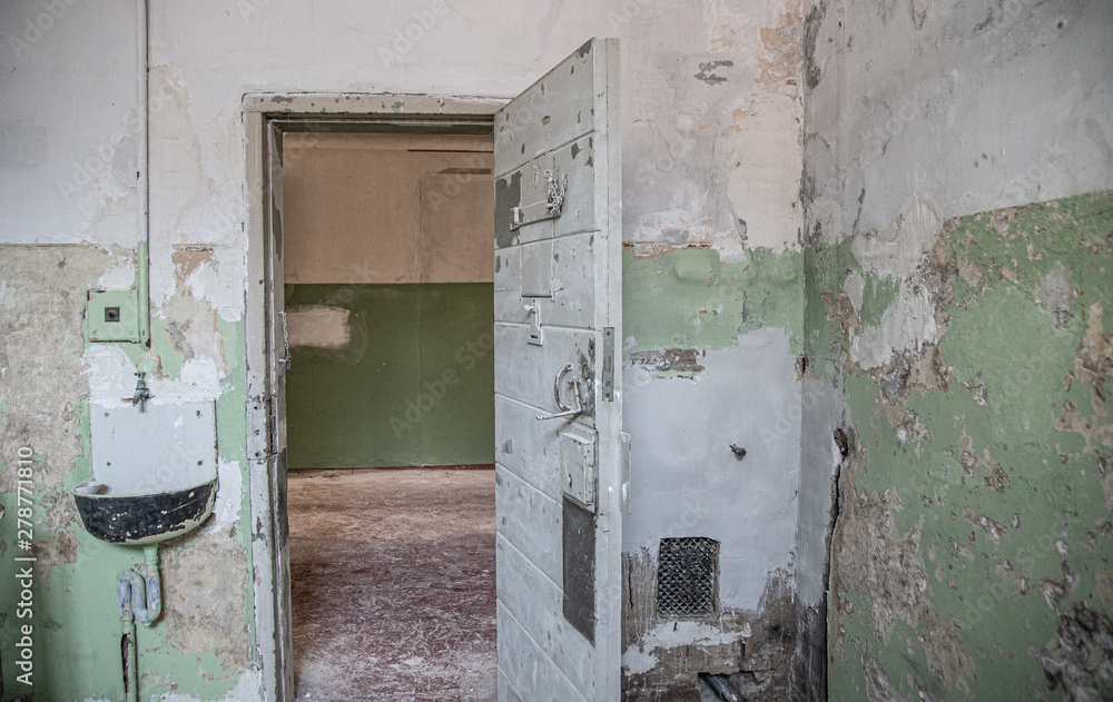 The abandoned state prison