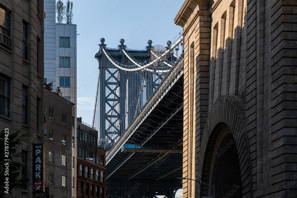 Fototapeta premium Manhattan bridge and buildings of Dumbo Brooklyn