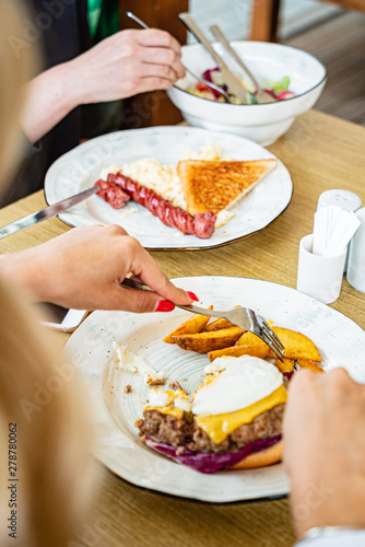 friends eating in the cafe