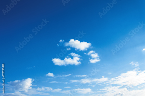 Tablou pe pânză fleecy clouds on an azure sky