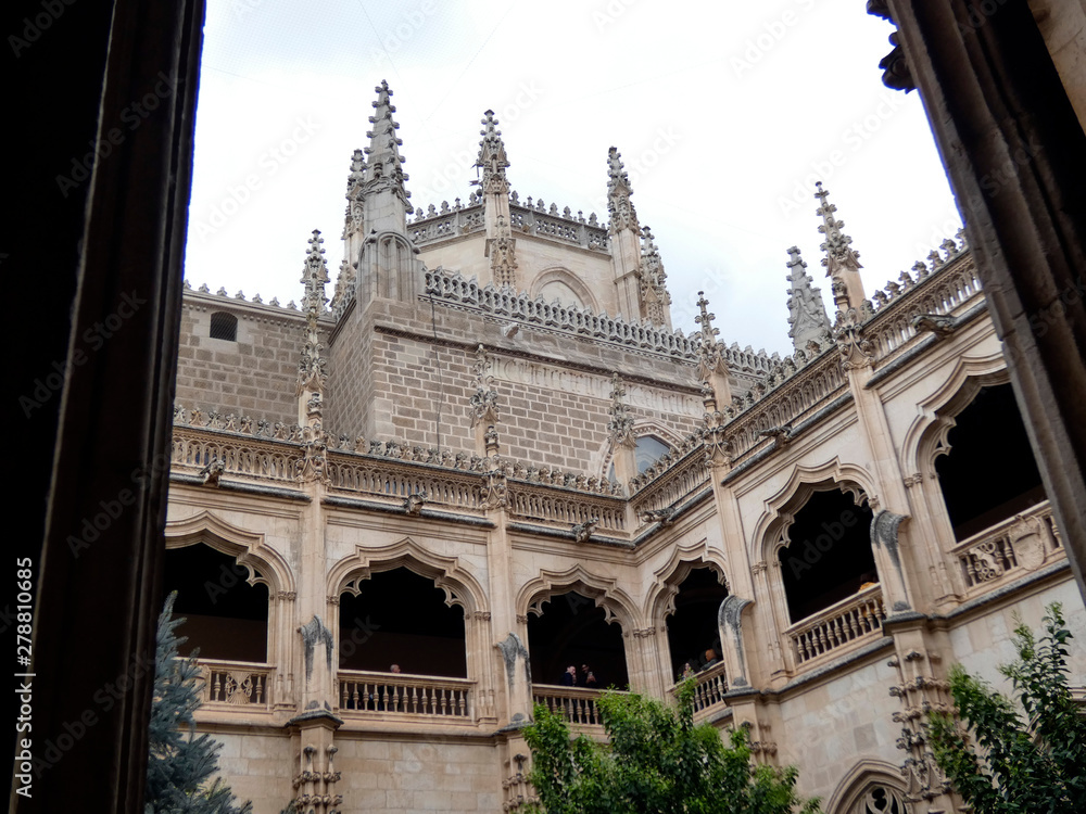El convento de San Juan de los Reyes es un cenobio de la ciudad española de Toledo perteneciente a la Orden Franciscana
