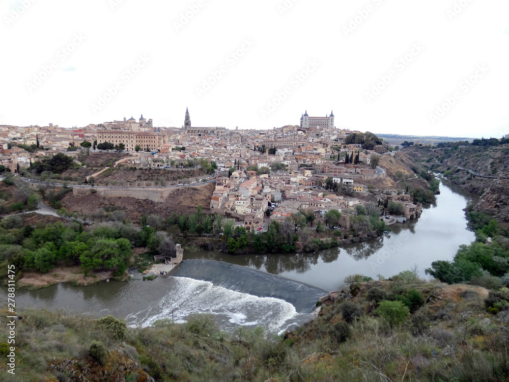 Panorámica de la ciudad de Toledo, España Panorámica de la ciudad de Toledo, España