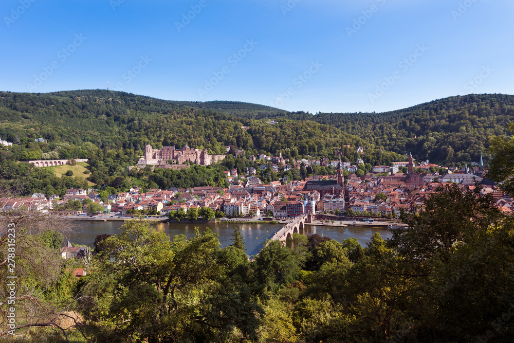 View of Heidelberg with Nekar, old bridge, castle and old town_Baden Wuerttemberg, Germany, Europe