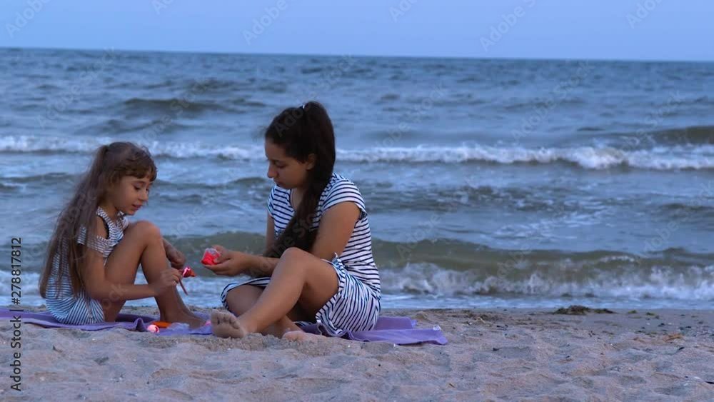 sisters on the beach mold from plasticine sisters on the beach mold from plasticine