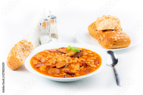 Baked beans with sausage and vegetables