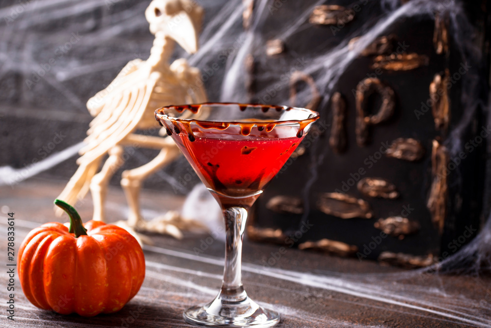 Halloweens drink red martini cocktail - obrazy, fototapety, plakaty 