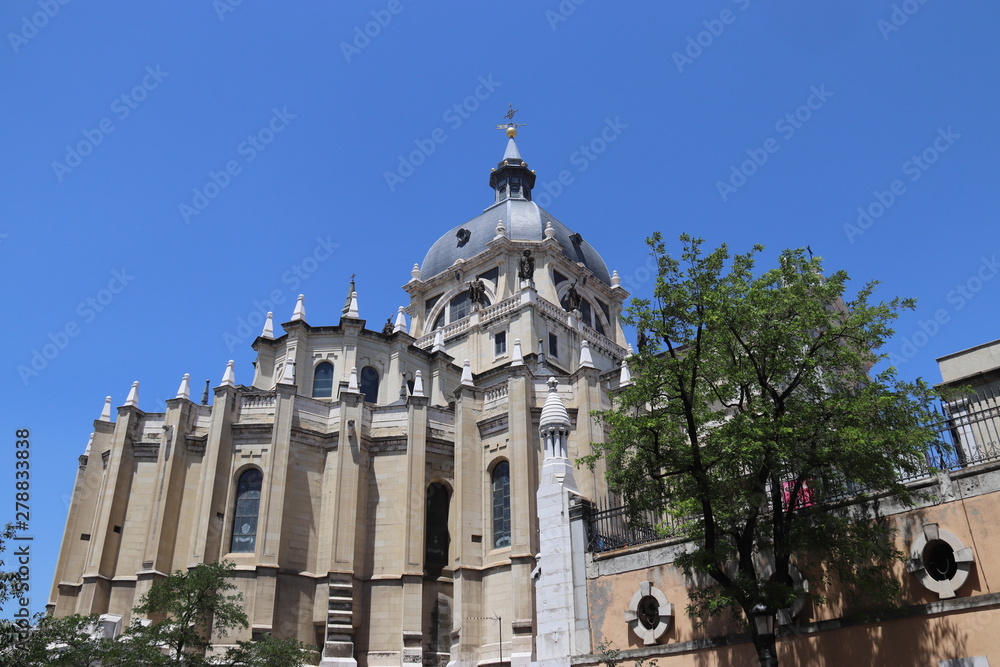 Cathédrale de l'Almudena à Madrid, Espagne	