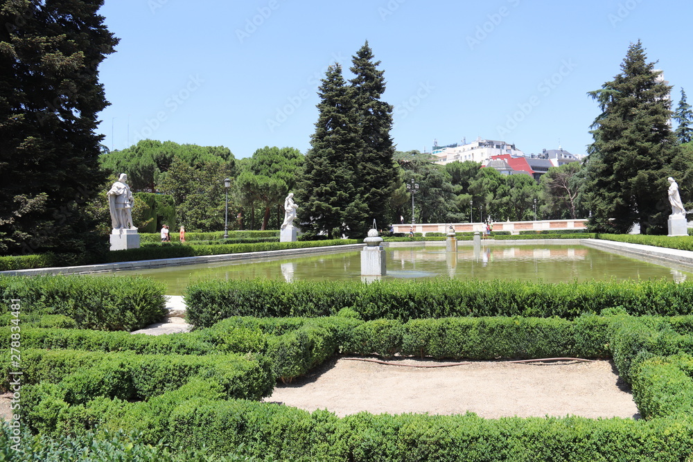 Jardin du palais royal à Madrid, Espagne	