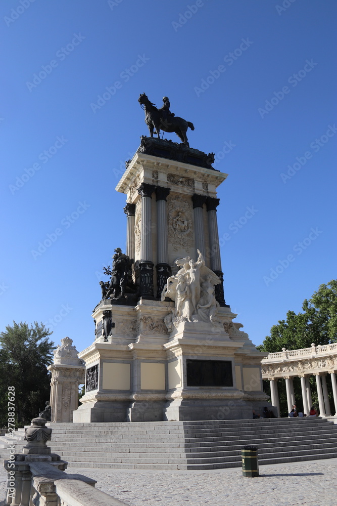 Monument à Alphonse XII, parc du Retiro à Madrid, Espagne