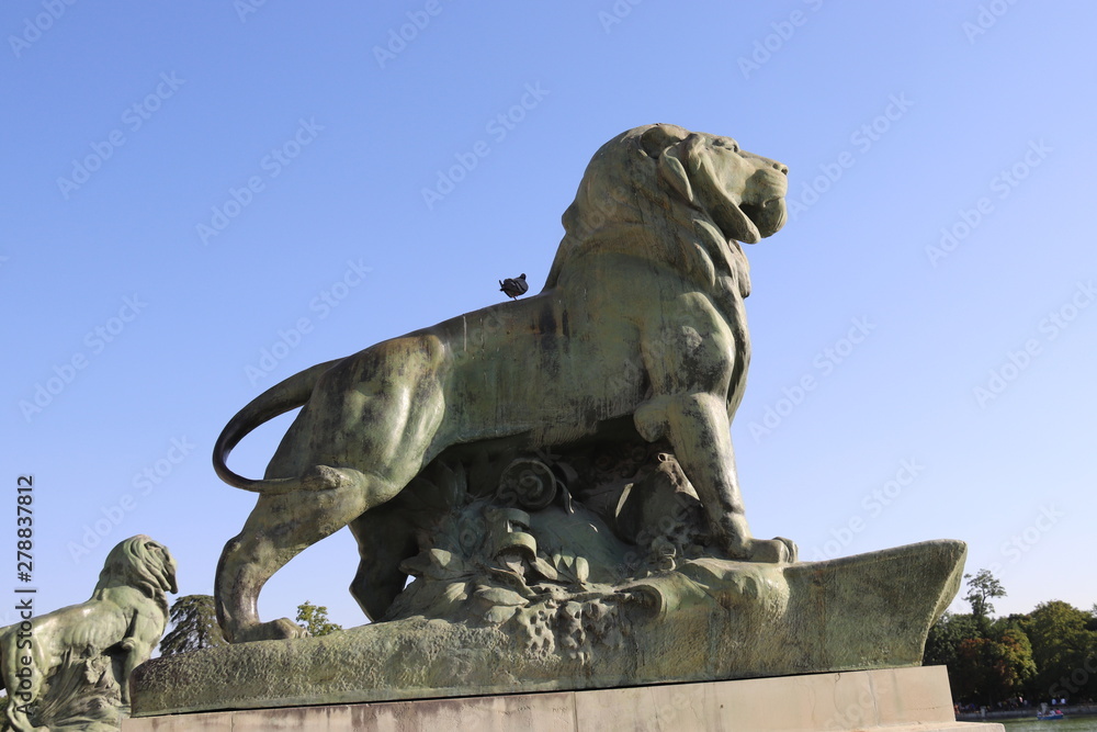 Lion du parc du Retiro à Madrid, Espagne