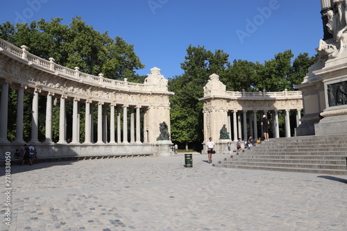 Monument à Alphonse XII, parc du Retiro à Madrid, Espagne