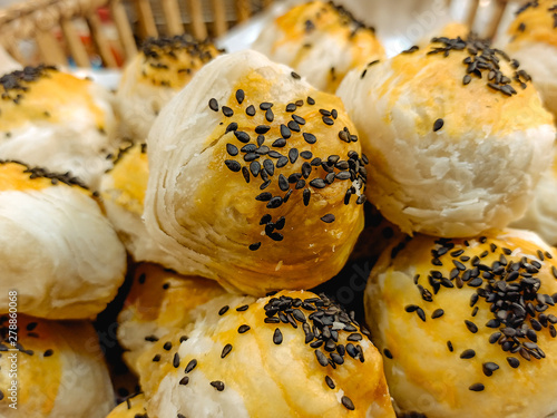 Thai desserts are sold in front of Thai restaurants in department stores.4