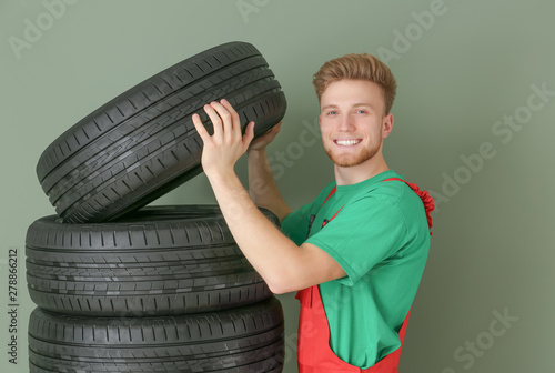 Young male mechanic with ca...