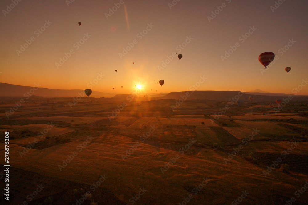 Wschód słońca, Kapadocja lot balonem - obrazy, fototapety, plakaty 