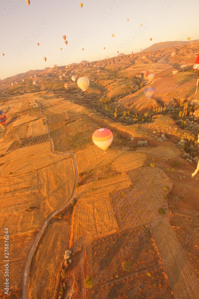 lot balonem nad Turcja Kapadocja - obrazy, fototapety, plakaty 