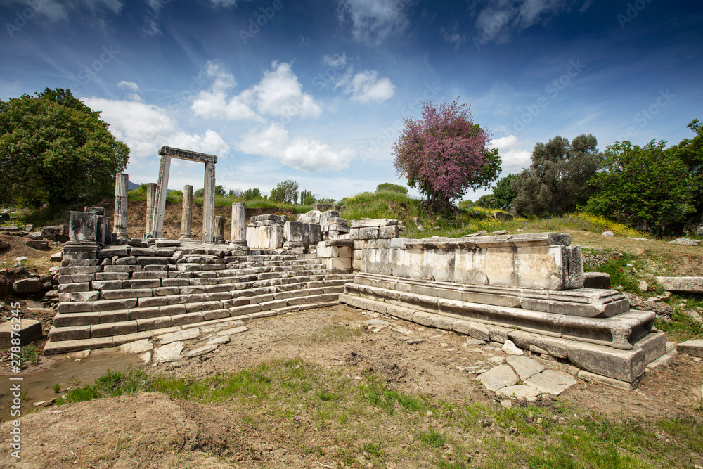 Lagina Hekate Antique City is located within the borders of Turgut town of Yatağan district of Muğla. Lagina Hekate Antique City is located within the borders of Turgut town of Yatağan district of Muğla.