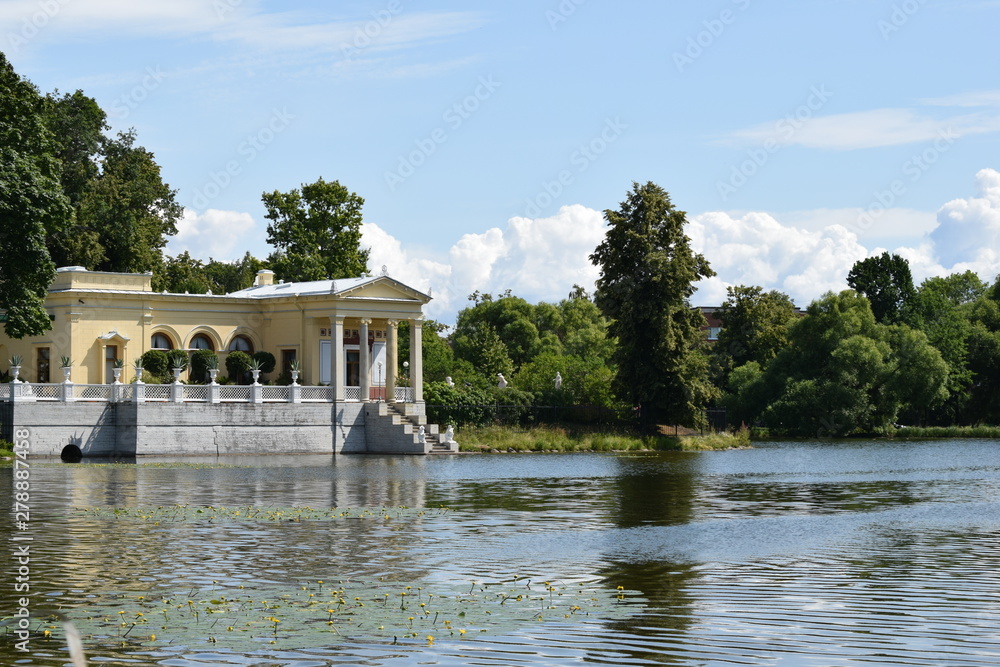 Obraz premium house on the river